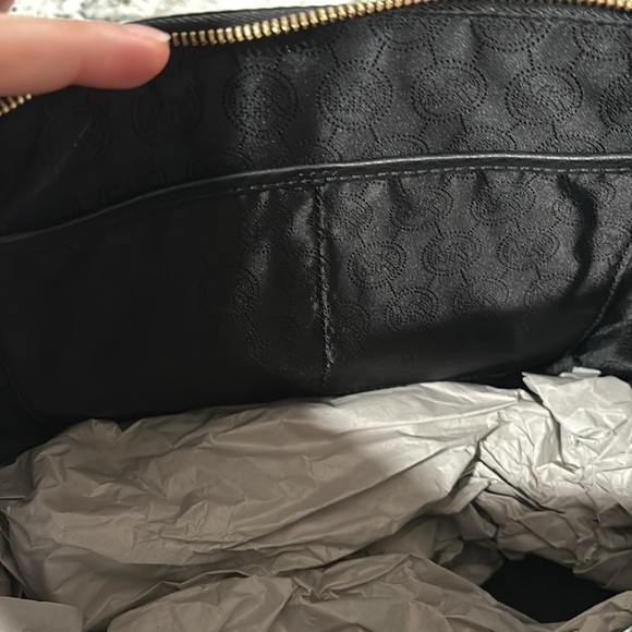 Micheal Kors Gilmore purse - Picture 6 of 6